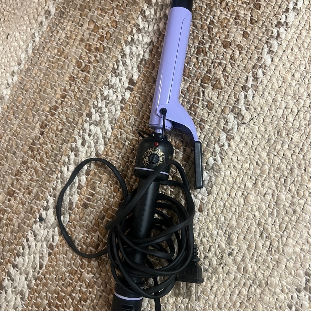 BUNDLE 🔥 DEAL! Get it before it’s gone! Hot Tools Curling Irons & Styling Bundle - Picture 2 of 4